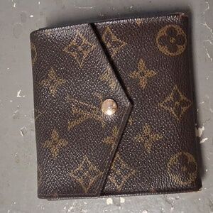 Authentic LOUIS VUITTION Snap Wallet.